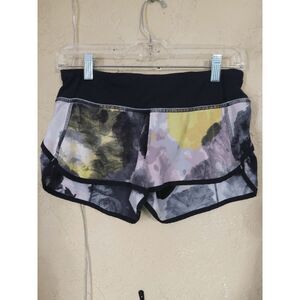 233- EUC Size 4 Lululemon Speed Short